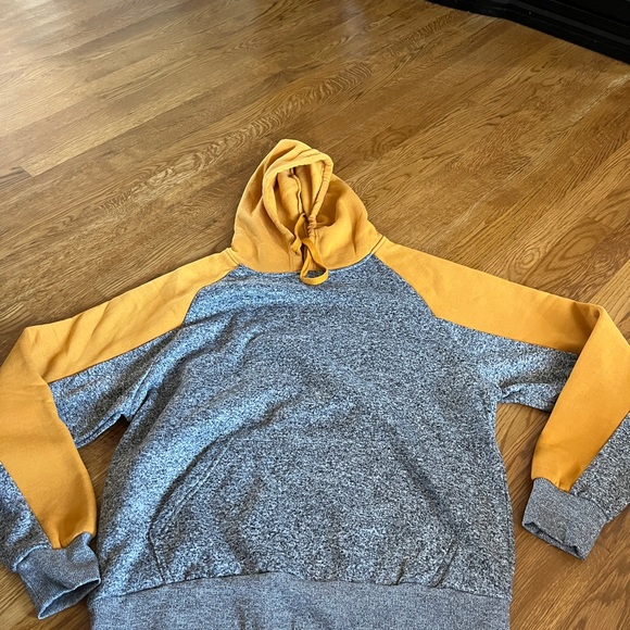 Women’s Deek and Brian’s Next Adventure sweatshirt hoodie size large gray - Picture 3 of 4